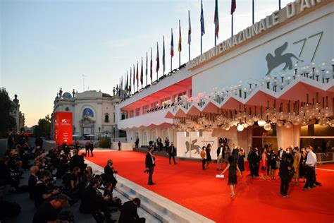 Il Festival di Cinema di Venezia 2021: Un trionfo della critica e una sorpresa emozionante per il cinema russo